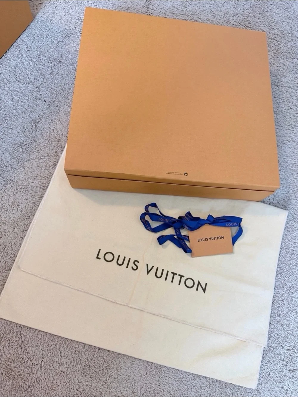LOUIS VUITTON